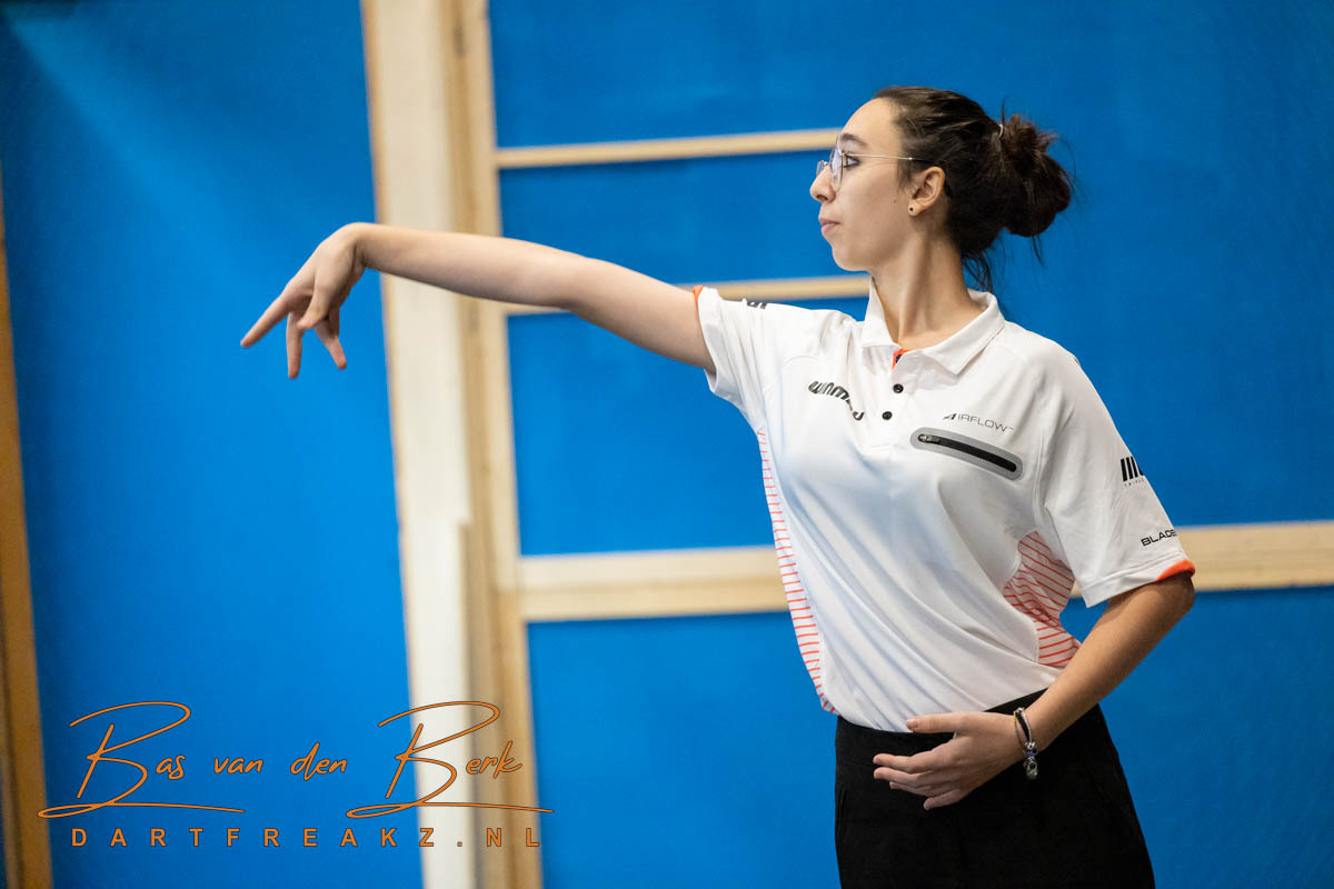 2022-12-11 ASSEN, NETHERLANDS- DECEMBER 11: Youth Dartsplayer playing at the WDF World Championships Lakeside qualifier 2022 on December 11 2022 in Hotel de Bonte wever, Netherlands (Photo by Bas van den Berk/Orange Pictures)